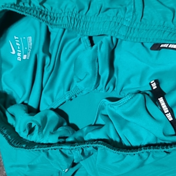 NIKE DRI-FIT REFLECTIVE SWOOSH LOGO LINED MESH ZIP POCKET ATHLETIC RUNNING SHORT - Picture 8 of 11